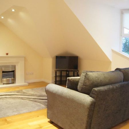 Modern, Cosy Apartment In Bearsden With Private Parking Glasgow Exterior foto